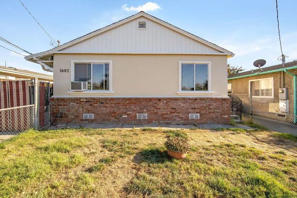 1- 1682_East_San_Fernando_Street San_Jose California 20