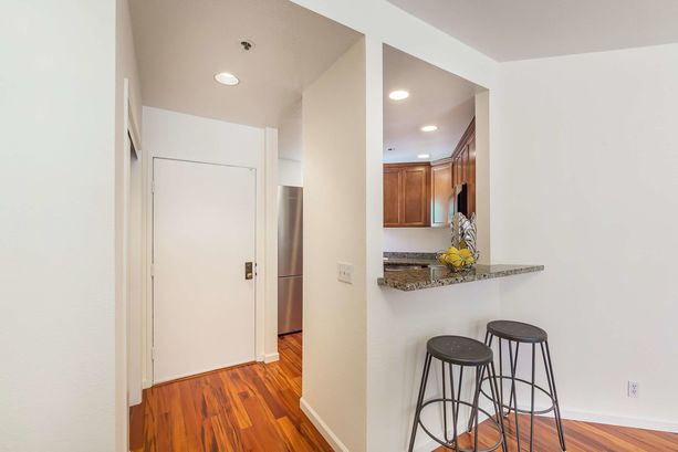 10_4250_El_Camino_Real_A302 Palo_Alto California 10