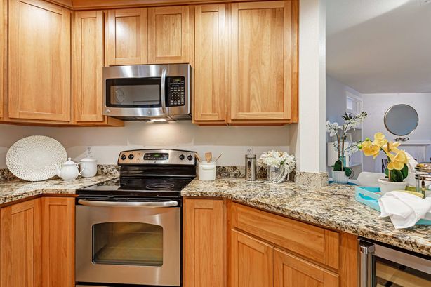 10_4250_El_Camino_Real_D133 Palo_Alto California 15