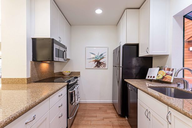 10_4250_El_Camino_Real Palo_Alto California 12