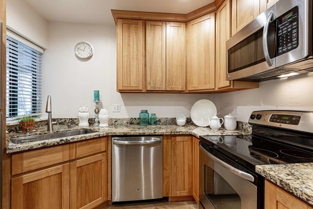 11_4250_El_Camino_Real_D133 Palo_Alto California 16