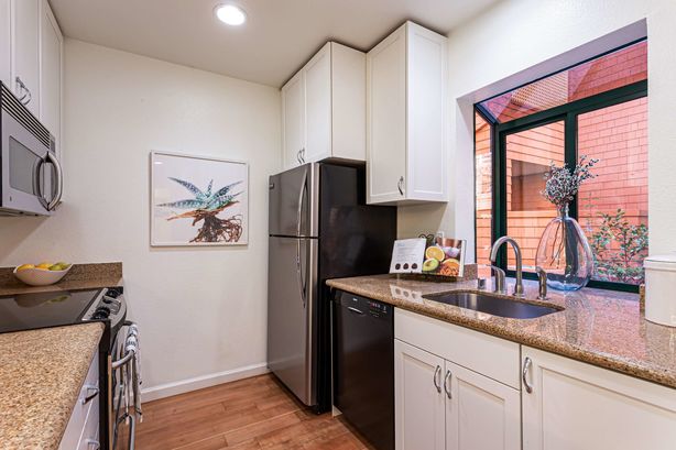 11_4250_El_Camino_Real Palo_Alto California 11