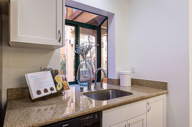 12_4250_El_Camino_Real Palo_Alto California 13