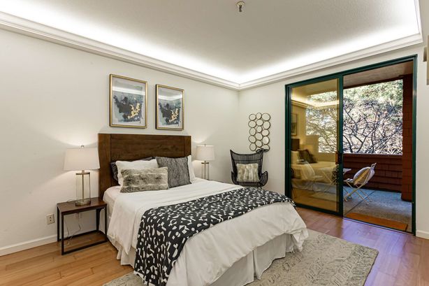 15_4250_El_Camino_Real Palo_Alto California 16