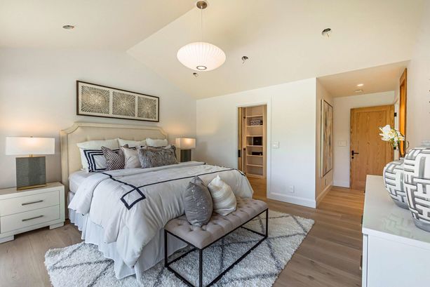 17_220_De_Anza_Lane Los_Altos California 15