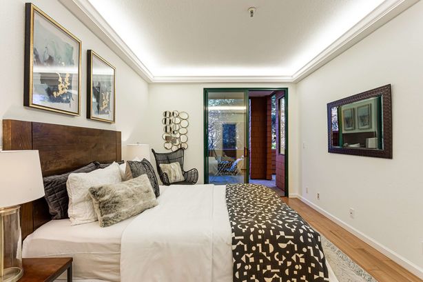 17_4250_El_Camino_Real Palo_Alto California 18