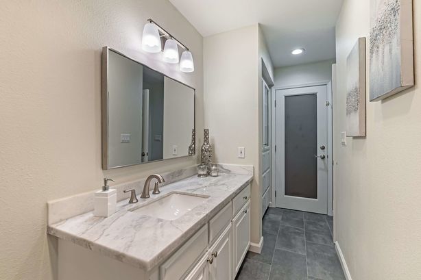 21_15_Seki_Court Emerald_Hills California 24