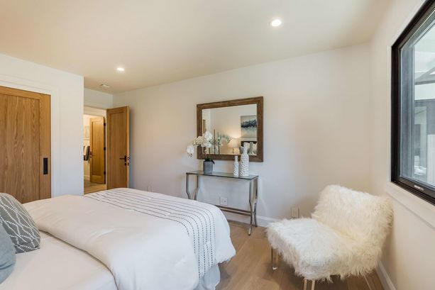 24_220_De_Anza_Lane Los_Altos California 23