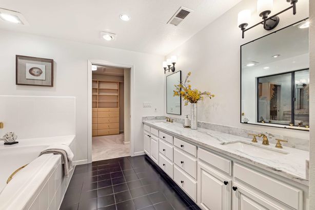 27_15_Seki_Court Emerald_Hills California 30