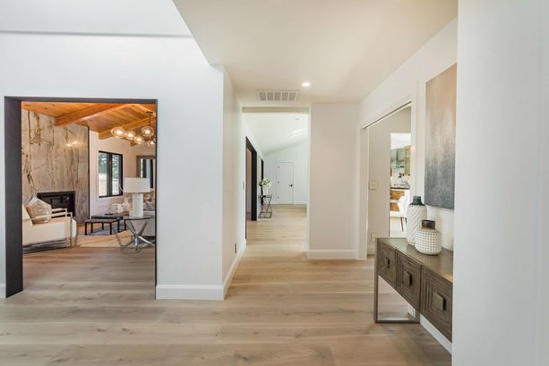 32_220_De_Anza_Lane Los_Altos California 31