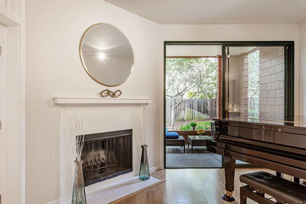 4_4250_El_Camino_Real_D133 Palo_Alto California 11