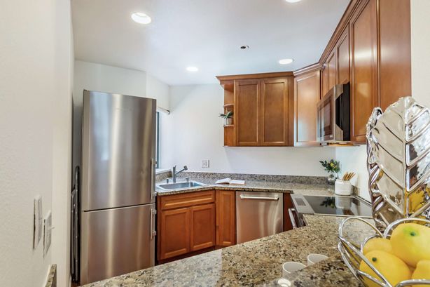 6_4250_El_Camino_Real_A302 Palo_Alto California 9