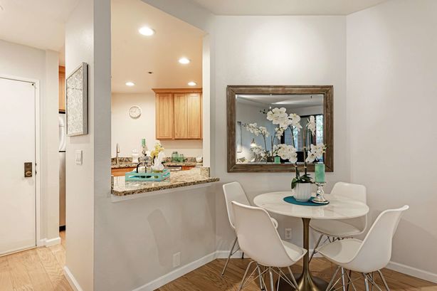 7_4250_El_Camino_Real_D133 Palo_Alto California 12