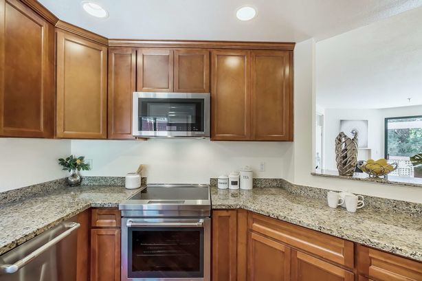 8_4250_El_Camino_Real_A302 Palo_Alto California 6