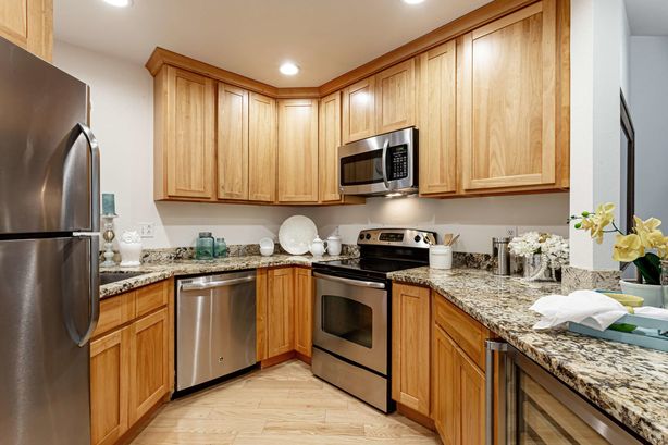 8_4250_El_Camino_Real_D133 Palo_Alto California 14