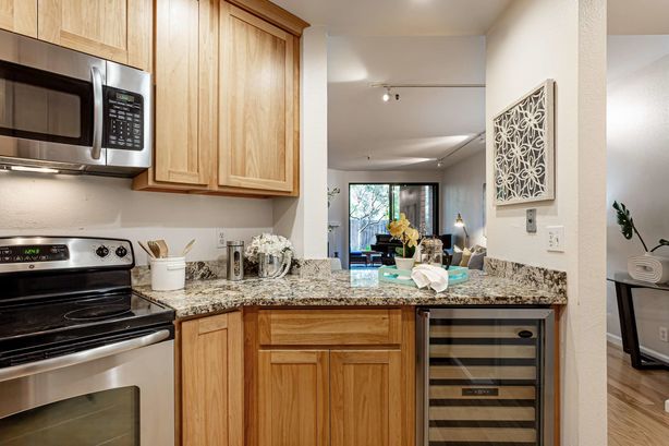 9_4250_El_Camino_Real_D133 Palo_Alto California 17