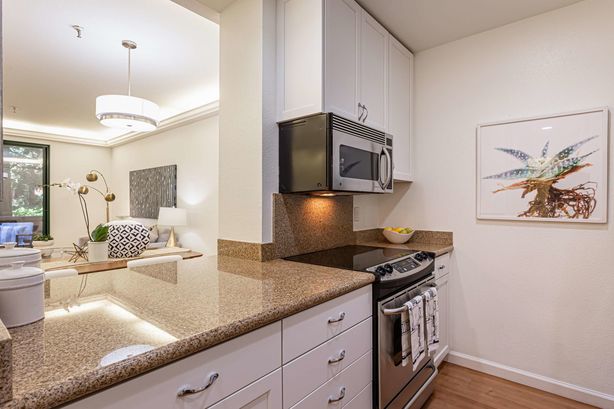 9_4250_El_Camino_Real Palo_Alto California 14