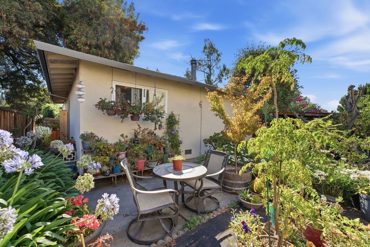16-819 Hudson Street, Redwood City