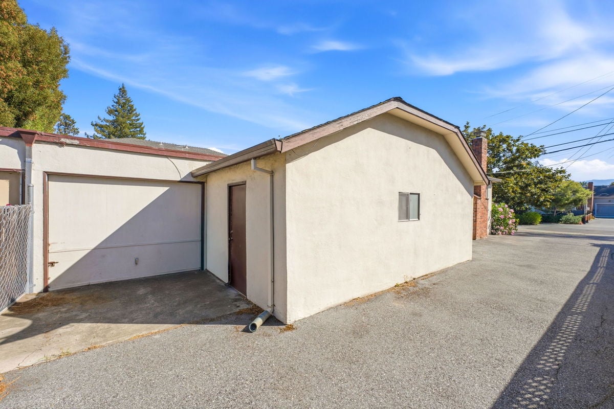 19-819 Hudson Street, Redwood City