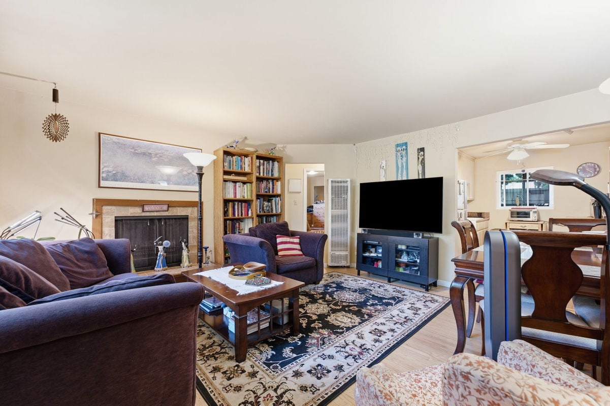 6-819 Hudson Street, Redwood City