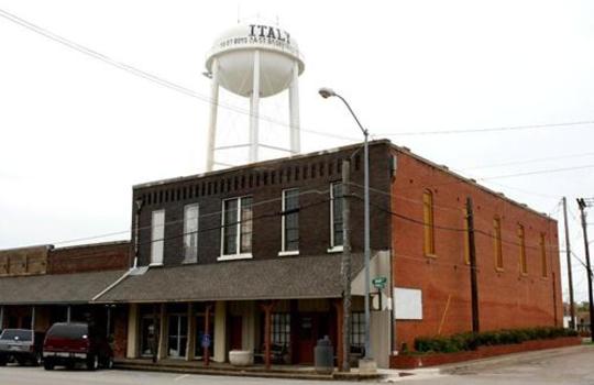 Picture of Italy Texas water tower