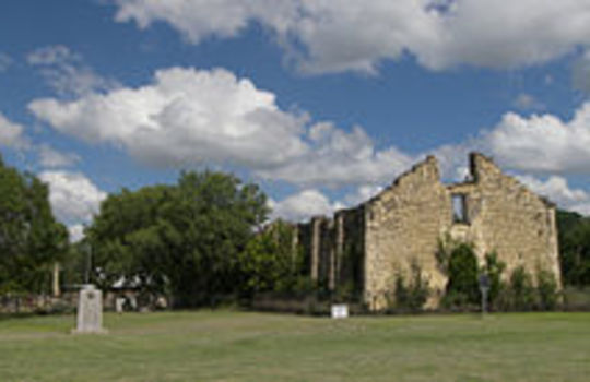 Dhanis Cemetery and Ruins