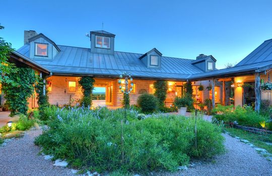 Picture of large house in Dripping Springs
