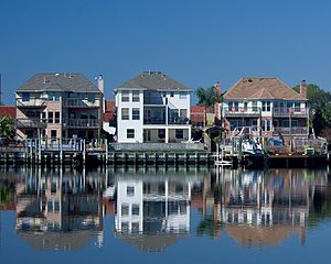 Picture of lakeside houses in Nassau Bay Texas