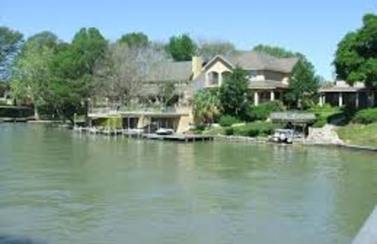 Picture of McQueeney Texas Water side