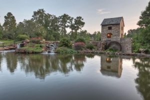 Picture of a pond in Pinehurst Texas