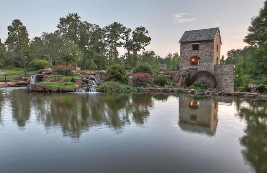 Picture of a pond in Pinehurst Texas