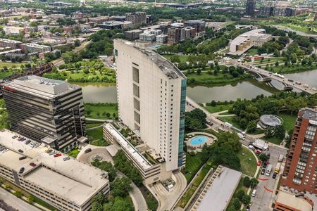 1 Miranova Place (28)