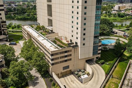 1 Miranova Place (30)