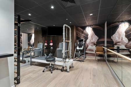 1 Miranova Place (46)