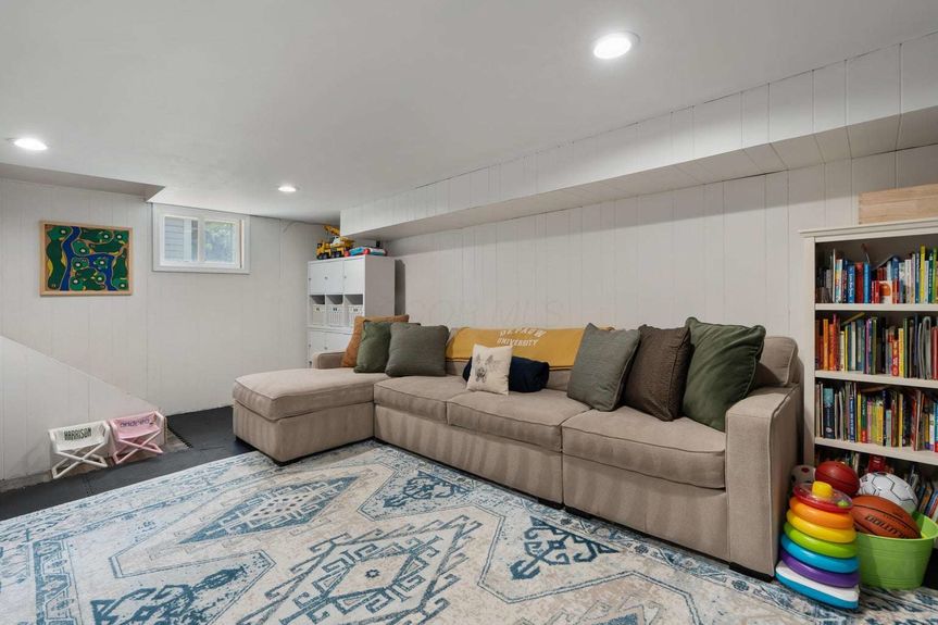 1068 W 2nd Avenue (37)