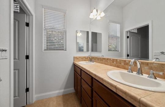 25-Bathroom