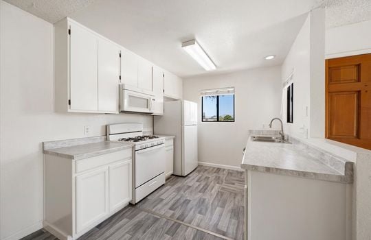 11-Kitchen