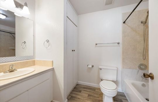 17-Primary Bedroom En Suite