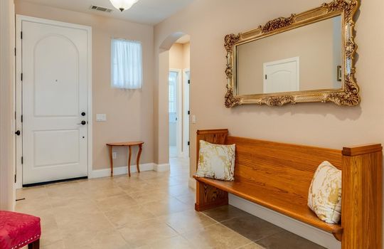 1172 Hastings Ct - Entry 01