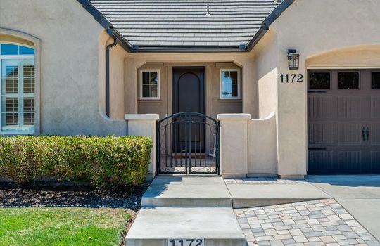 1172 Hastings Ct - Front Entry 01