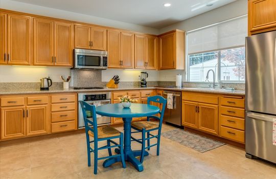 1172 Hastings Ct - Kitchen 02