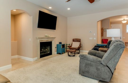 1172 Hastings Ct - Living Room 05
