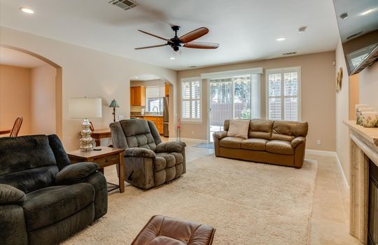 1172 Hastings Ct - Living Room 08