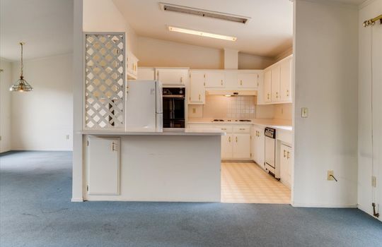 16-926-Vista-Del-Rio-Kitchen-Breakfast-Bar