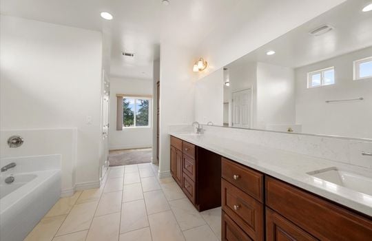 22-Primary Bedroom En Suite