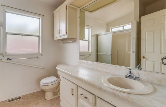 32-926-Vista-Del-Rio-Primary-Bathroom