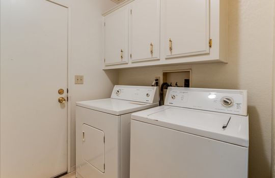 38-926-Vista-Del-Rio-Laundry-Room