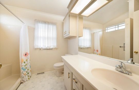 17-Primary Bedroom En Suite