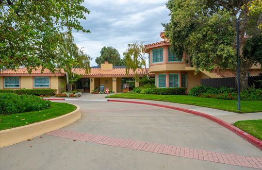 30-Club House