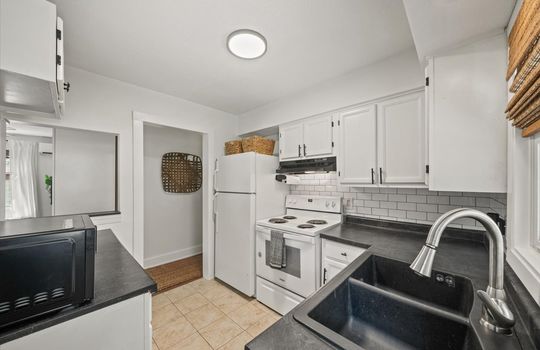 09-236 W Park St-6